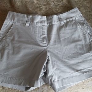 Womens Vineyard Vines khaki shorts
